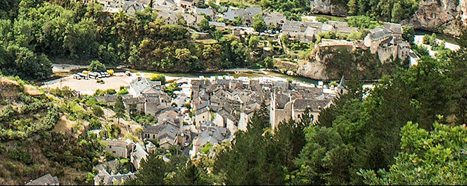 Village de Sainte-Énimie dans les Gorges du Tarn (Lozère)